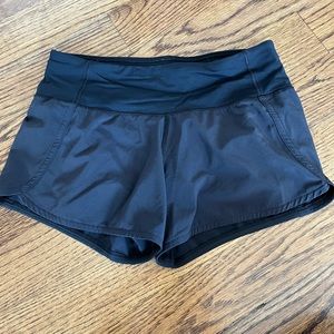 Lululemon run times size 4 short black 4”